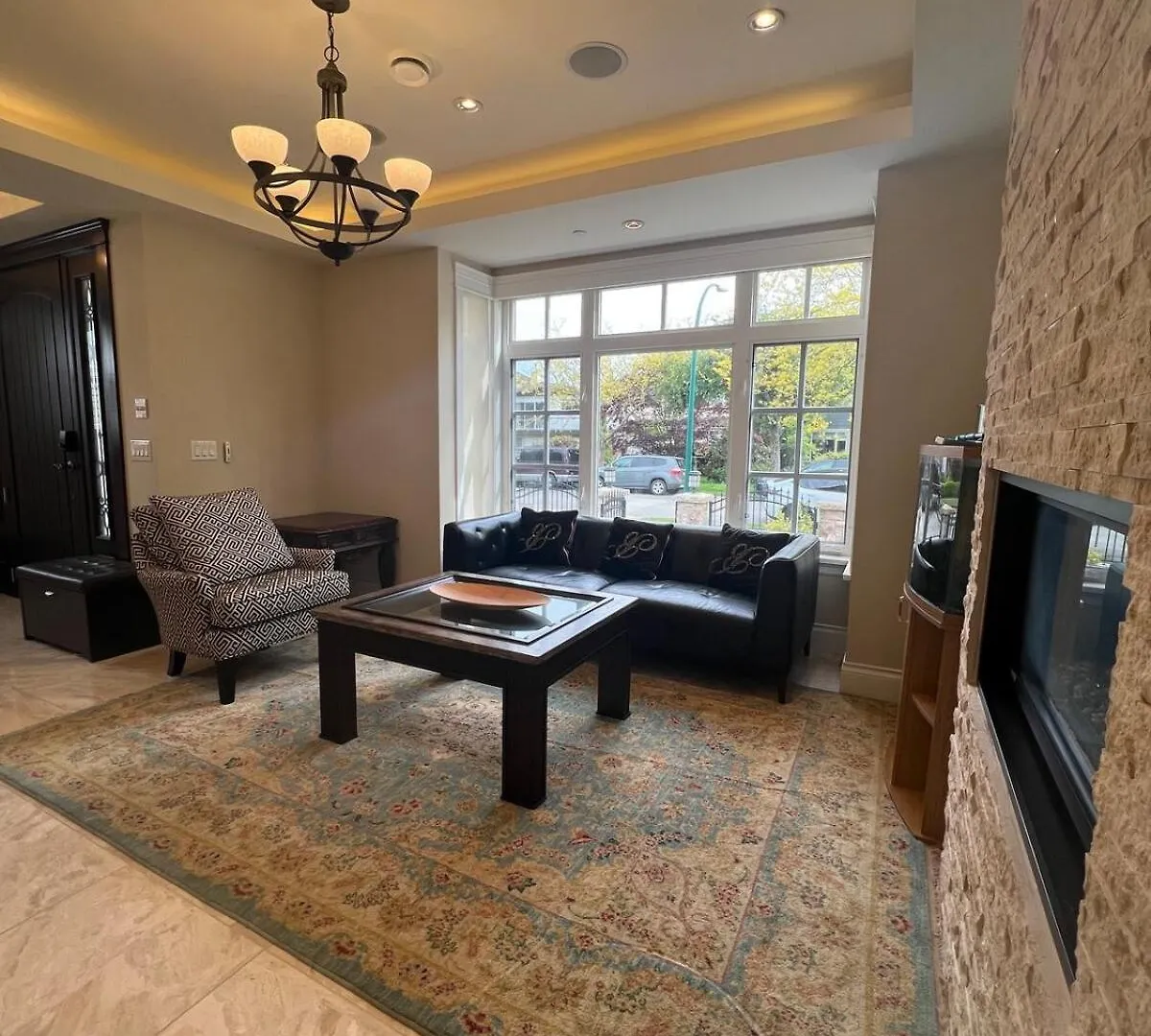 Luxury House In Vancouver contacts